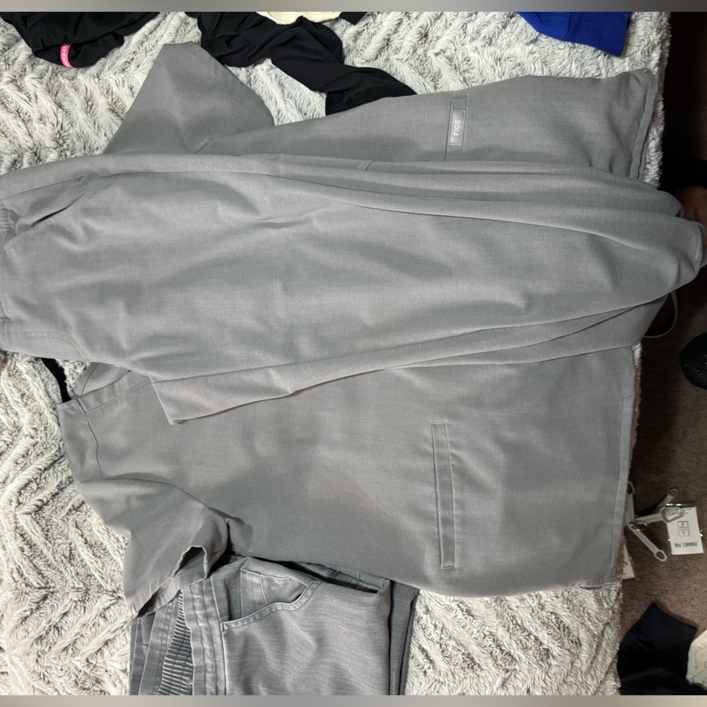 Figs. Not Sure The Color But It’s A Shade Of Grey… - image 3